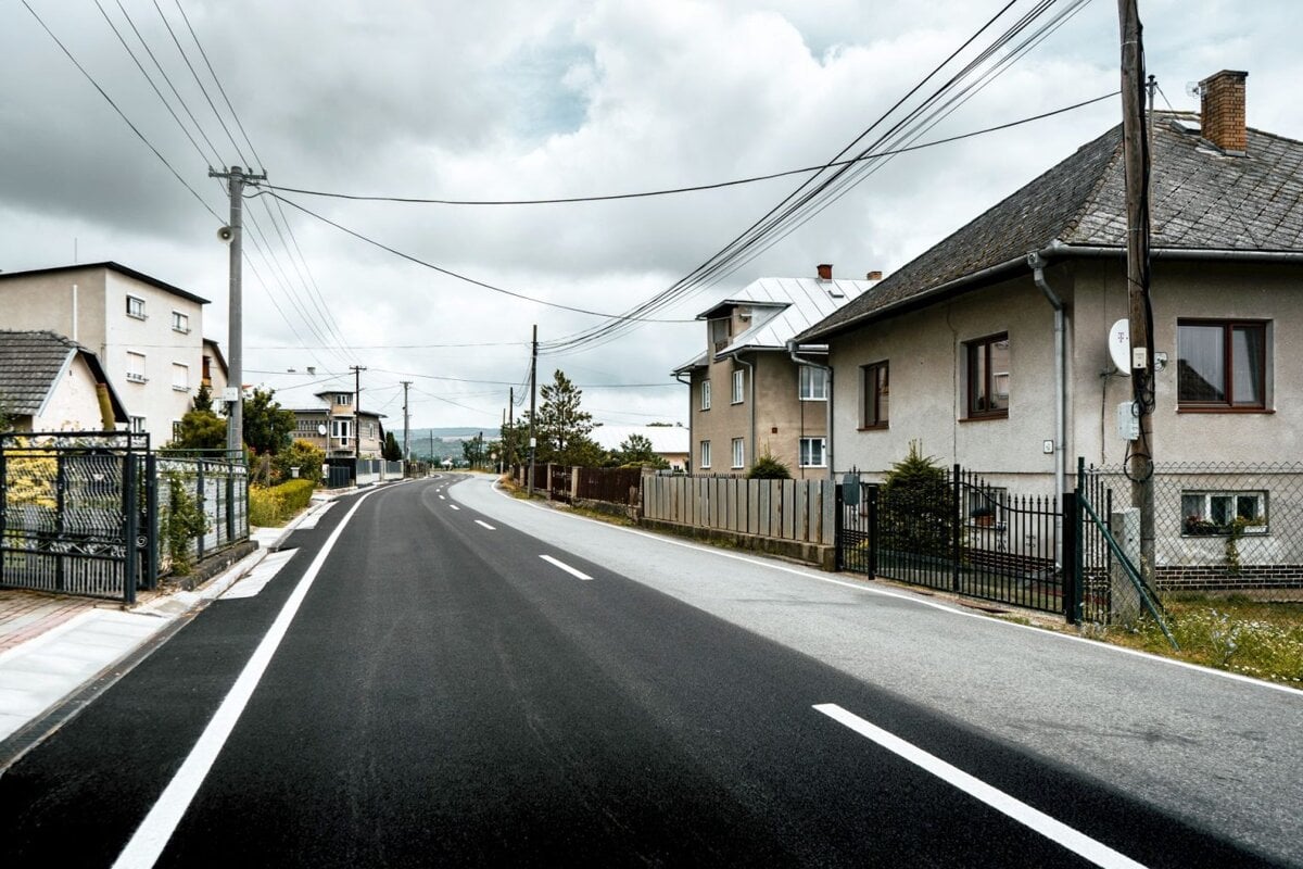 Asfalterska cata presovskej zupy obnovila vozovky v Porubke a Brestove