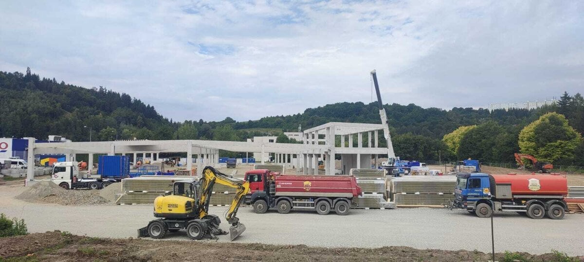 Hypermarket zacali stavat bez povolenia osud rozhodne inspektorat