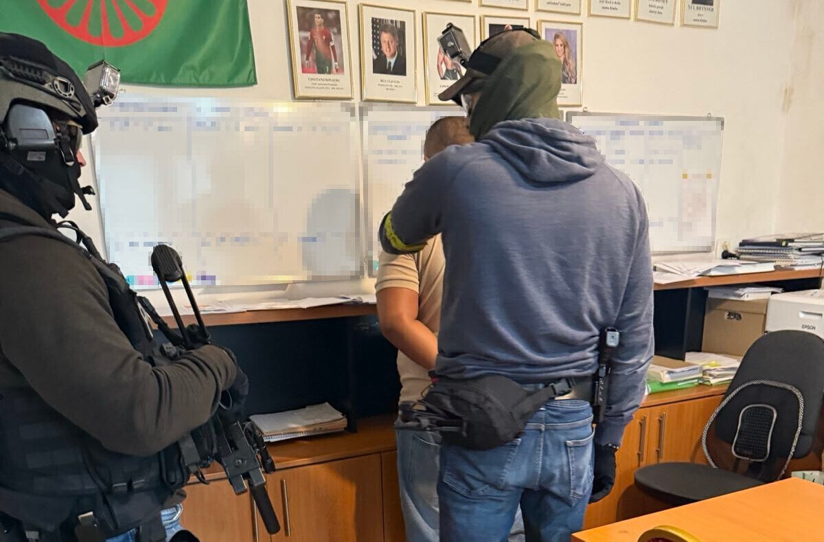 Policia zasiahla proti starostovi pri akcii Uplatok skoro 100 tisic