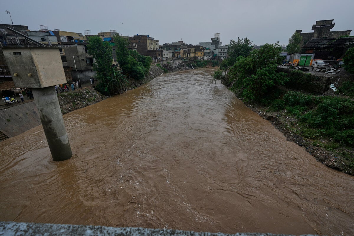 Umrtia aj nezvestni po silnych dazdoch na vychode Ciny