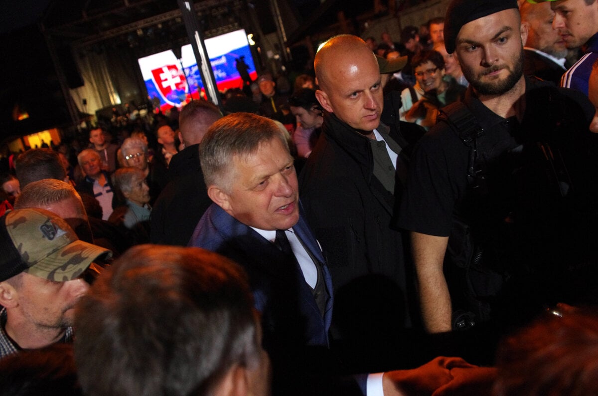 V Kysuciach si pripomenuli zvrchovanost Fico prisiel zapalit vatru