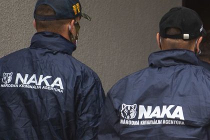 Vydavali sa za policajtov NAKA okradli muza v parku