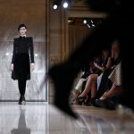 Armani dostal pokutu za klamlive tvrdenia o spolocenskej zodpovednosti