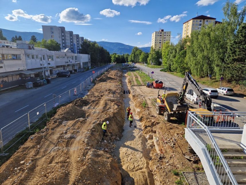 Cesta cez mesto bude pomalsia prace na teple potrvaju este niekolko tyzdnov