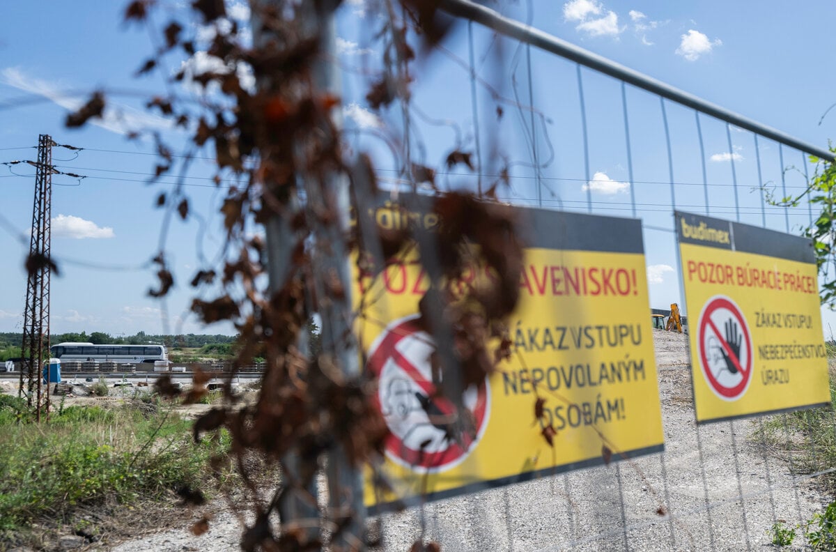 Krizovatku Bernolakovo na D1 otvoria predcasne uzaver dialnice do Bratislavy