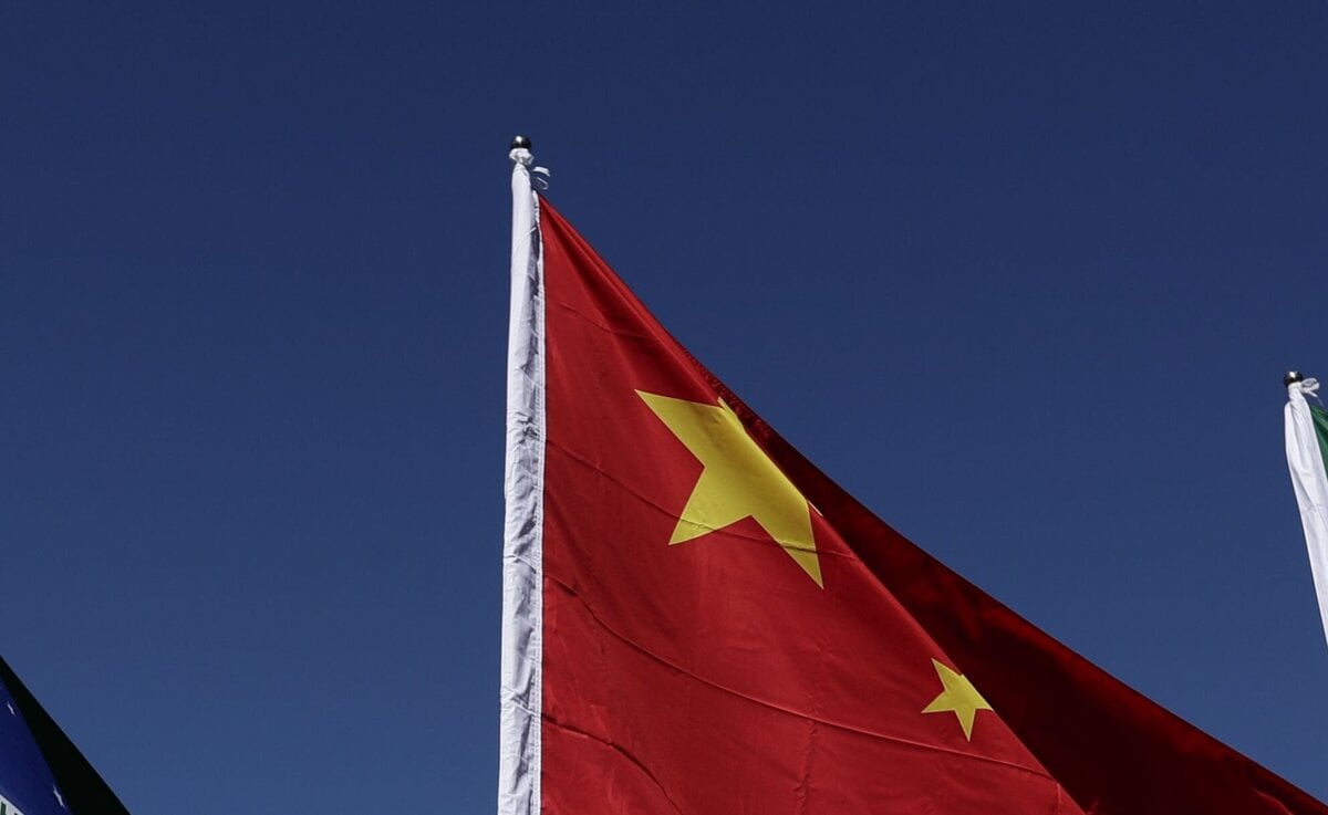 Pri zruteni rozostavaneho mosta v Cine zahynulo 12 ludi