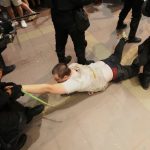 Protesty v Srbsku potycky s policiou a slzotvorny plyn