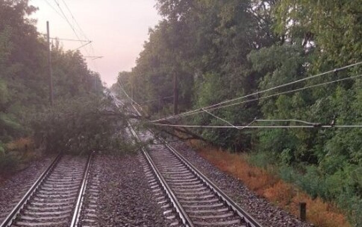 Silna burka na zapade Slovenska sposobila tornado