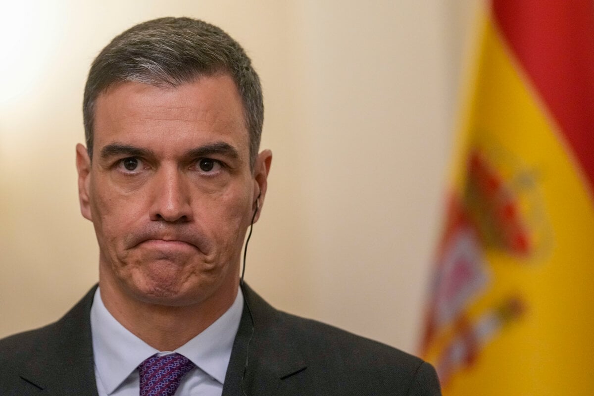 Spanielsky premier slubil klimaticky pakt pocas navstevy regionu zasiahnuteho poziarmi