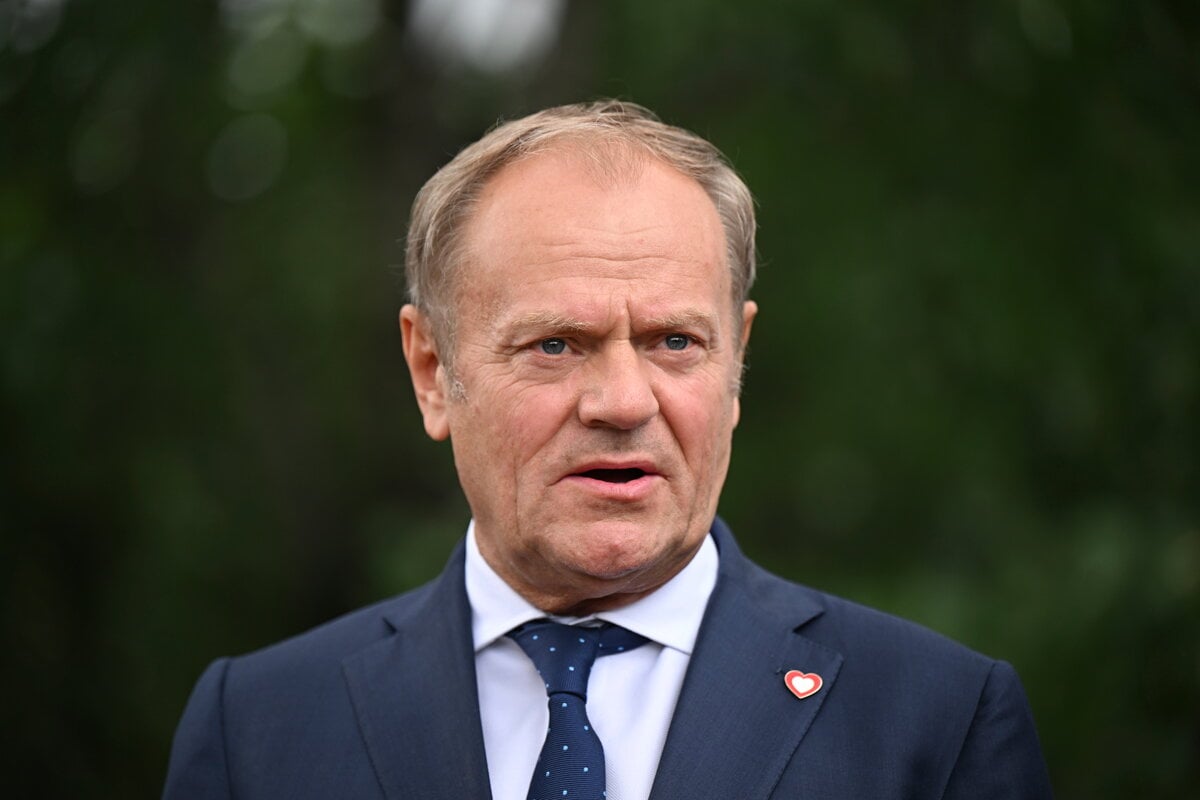 Tusk prisiel na stretnutie s Nawrockym o Ukrajine prezident ho nechal cakat