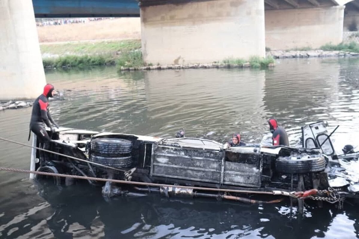 V Alzirsku sa zrutil autobus z mosta zahynulo 18 ludi