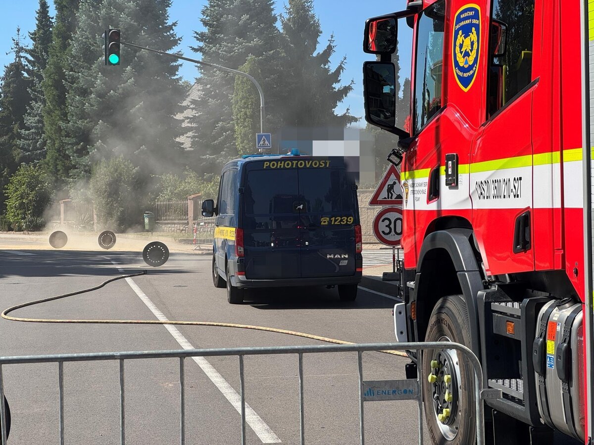 V obci pri Prahe unika plyn hasici evakuovali stovku ludi