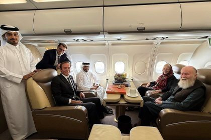 Britsky par zadrziavany Talibanom sa vratil domov