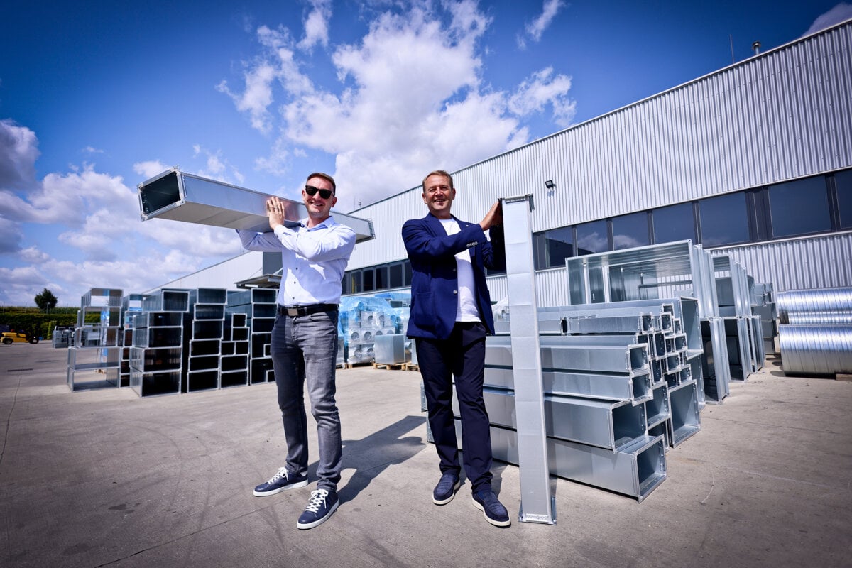 Firma z Nitry realizuje milionove projekty pre Teslu a TikTok