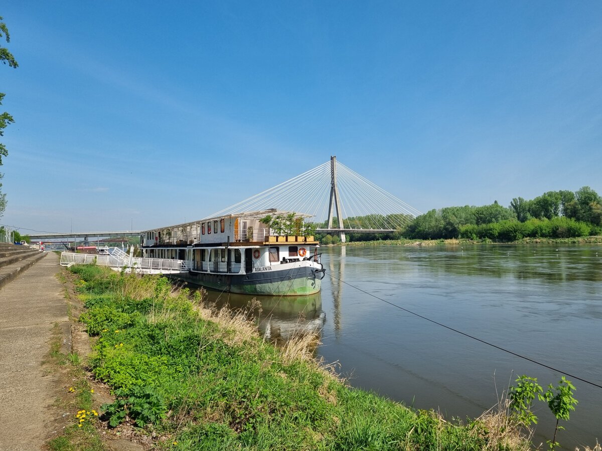 Hladina Visly vo Varsave klesla na minimum