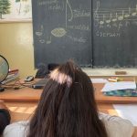 Jeden clovek pracuje v siestich sukromnych skolach