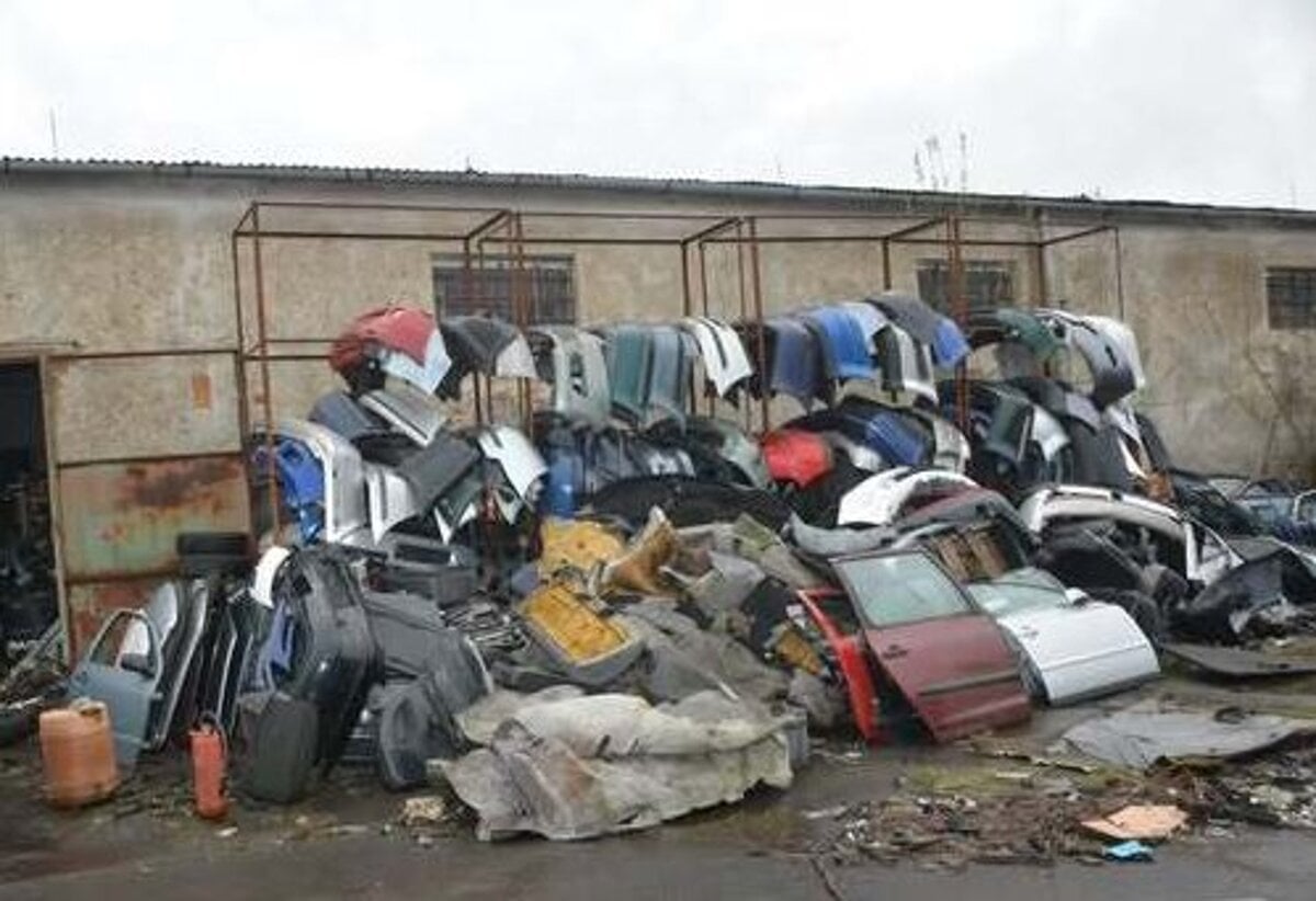 Muz z Fekisoviec navozil do hangarov odpad