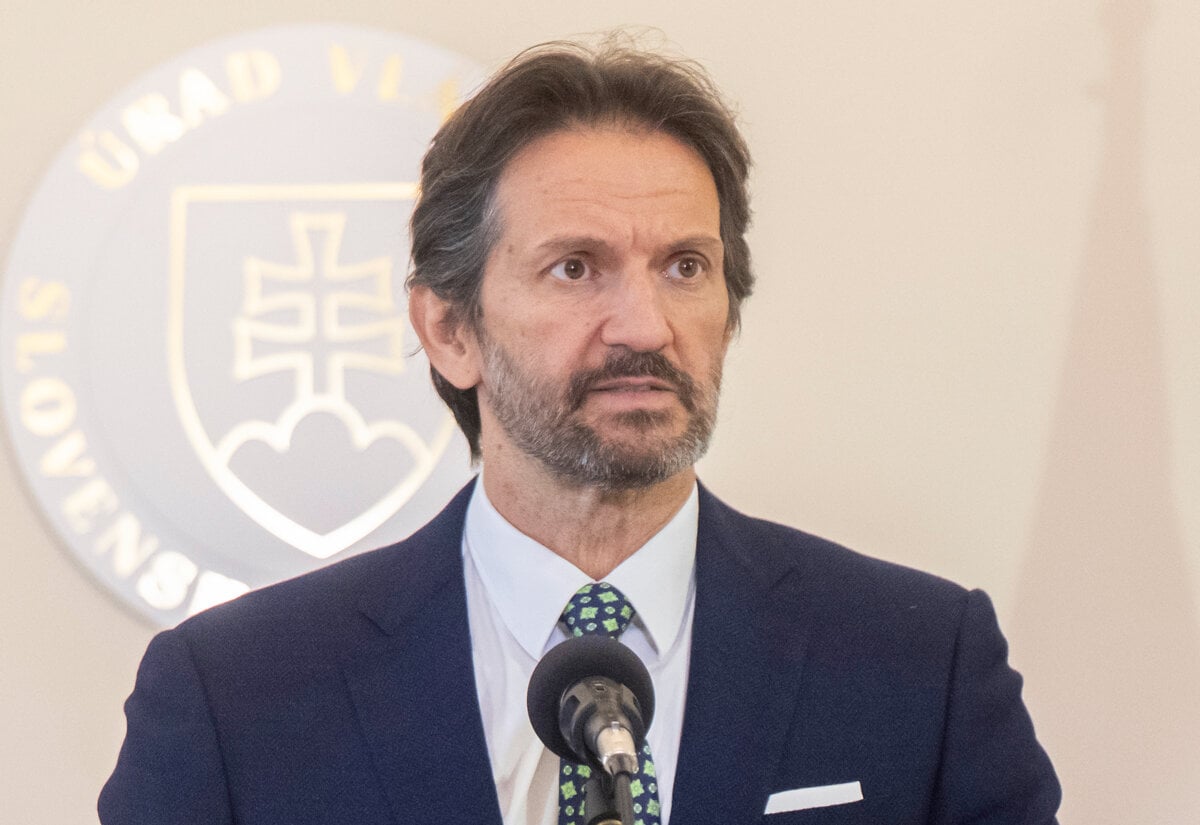 Opozicia namieta ze zmeny armady prejdu ako prilepok