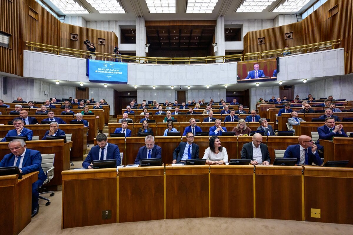 Poslanci ukoncili piatkove rokovanie novelou o podnikani pre mladistvych