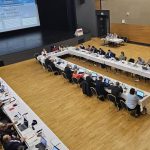 Poslanci v Puchove brania 17 novembru Vlada nan siaha