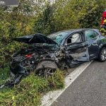 Pri Trhovisti sa zrazili dve auta traja zraneni