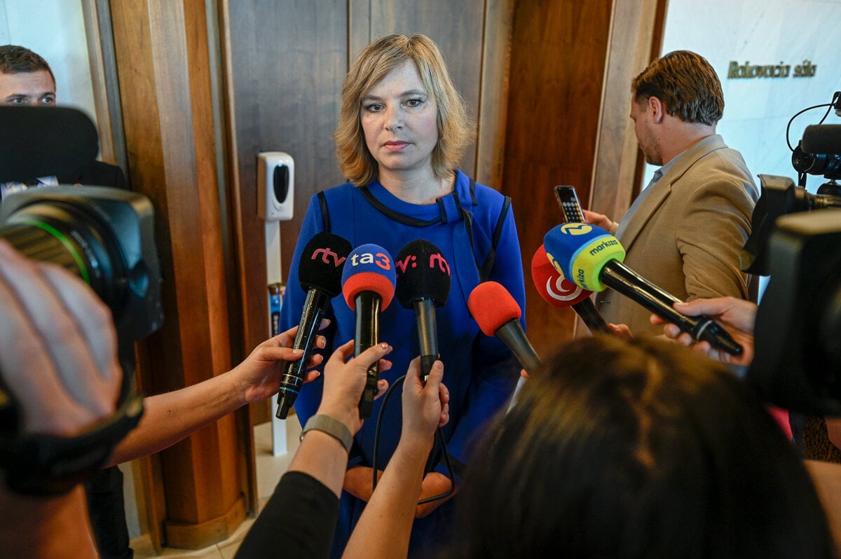 Remisova zostava na cele strany Za ludi