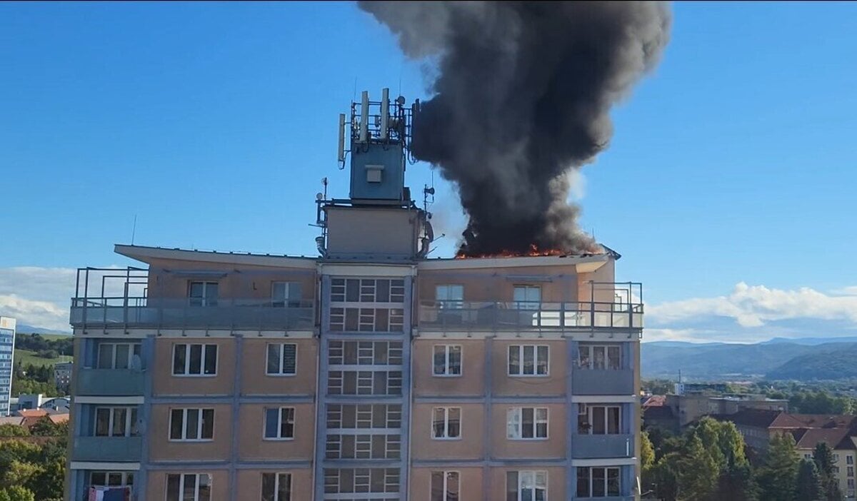 V Banskej Bystrici hori strecha obytnho domu