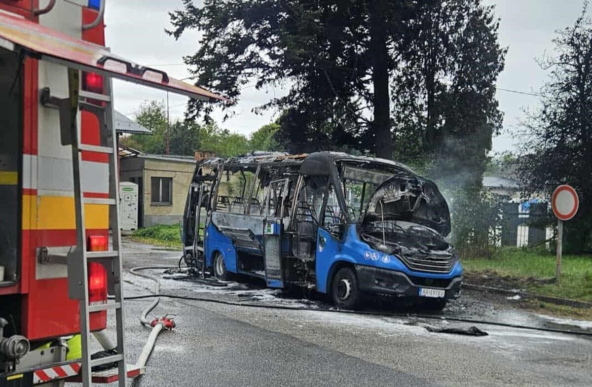 V Martine zhorel autobus vodic rychlo zareagoval
