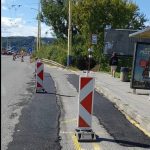 Vyjazdene koleje pred zastavkou zalatali reakcia ludi bola rychla Akoby to robili Pat a Mat