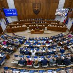 Za par dni a na konci bez Kamenickeho Smer Hlas a SNS schvalili konsolidacny balicek