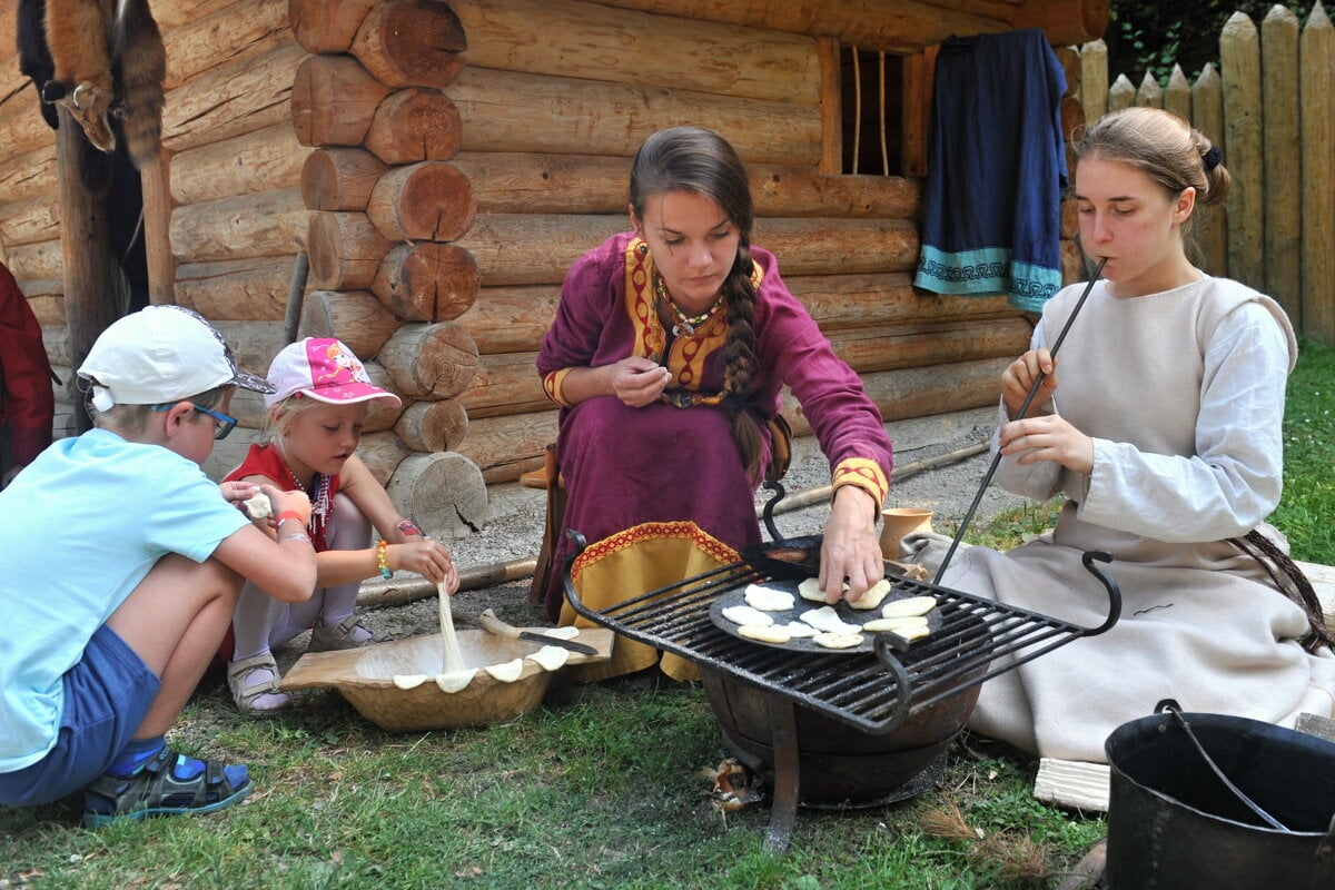 Zupny den na hrade Strecno s babkovym divadlom a atrakciami