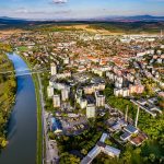 Kraj rastie no mesta sa vyludnuju