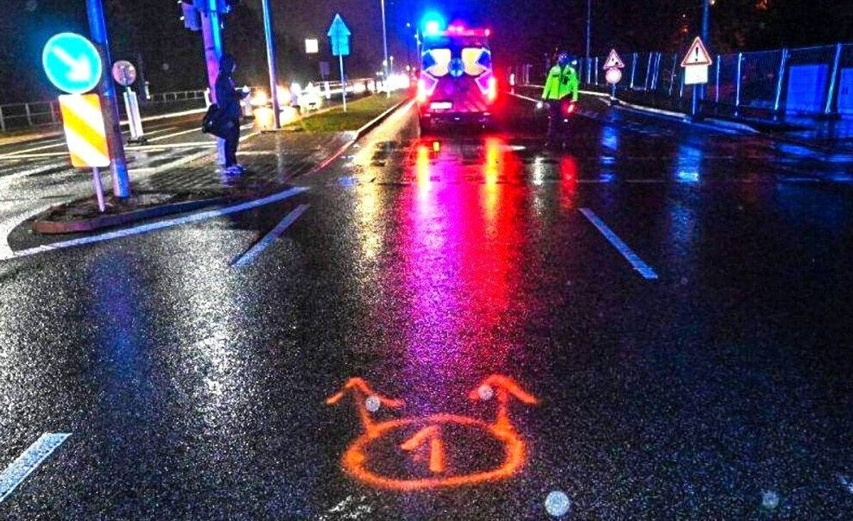 Krizovatkou siel na cervenu a zrazil chodkynu