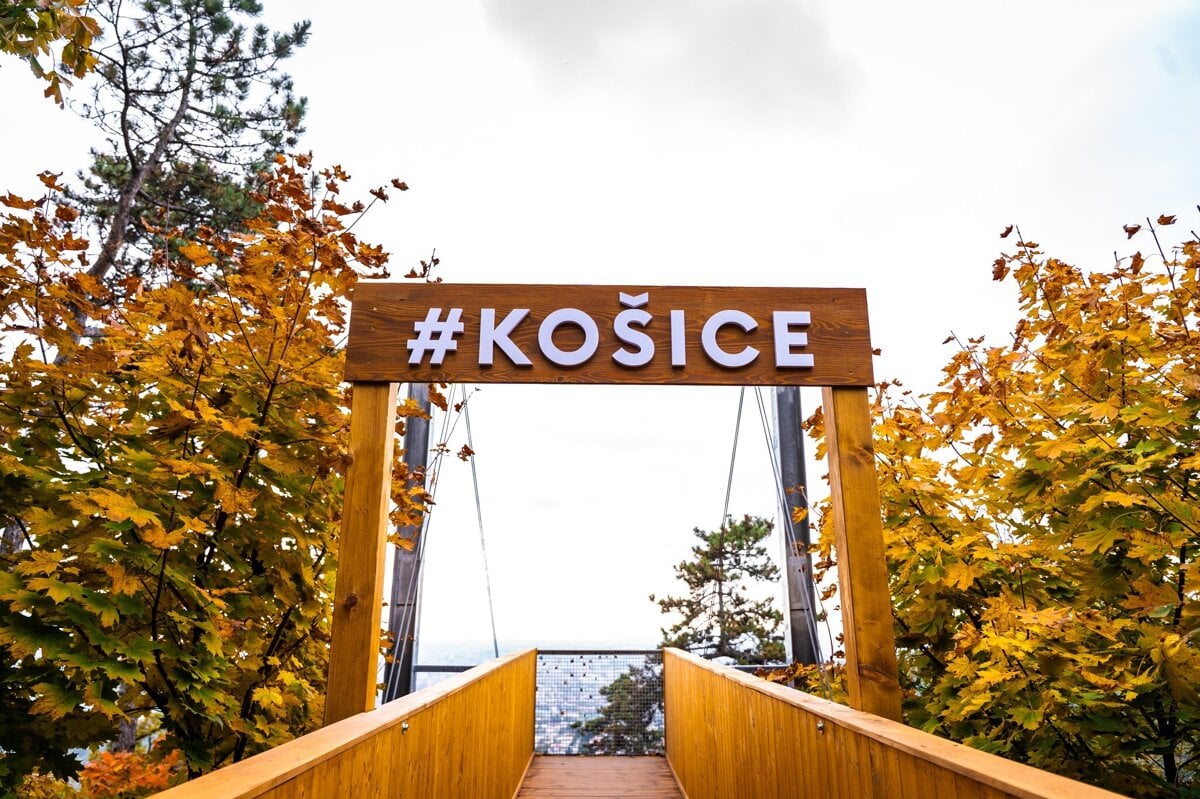 Obnovili visutu lavku vyhlad na mesto pocas rekonstrukcie