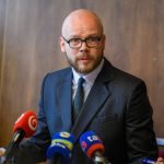 PS kritizuje ministra Saska za nesplnene sluby