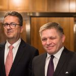 Ranny brifing Vila blizko Fica ukazuje na Glvaca Slovensku hrozi zaloba pre novelu ustavy