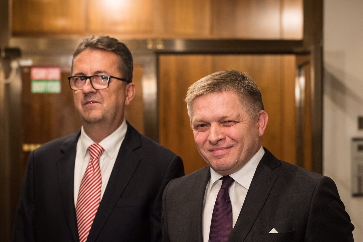 Ranny brifing Vila blizko Fica ukazuje na Glvaca Slovensku hrozi zaloba pre novelu ustavy