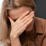 Spalila ucebne pomocky pred ziakmi utekala