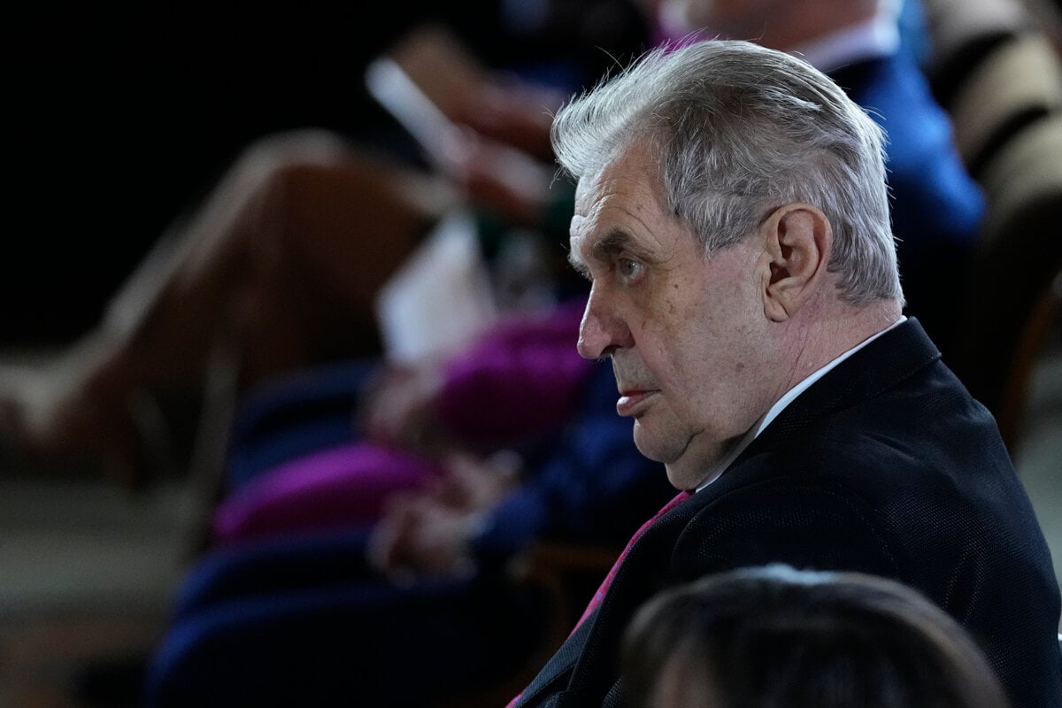 Zeman ostava po operacii hospitalizovany rusi program