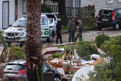 Burka Claudia si vyziadala tri zivoty sposobila zaplavy v Britanii