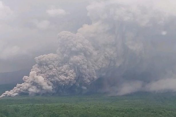Indonezia Po vybuchu sopky Semeru zachranovali 170 horolezcov