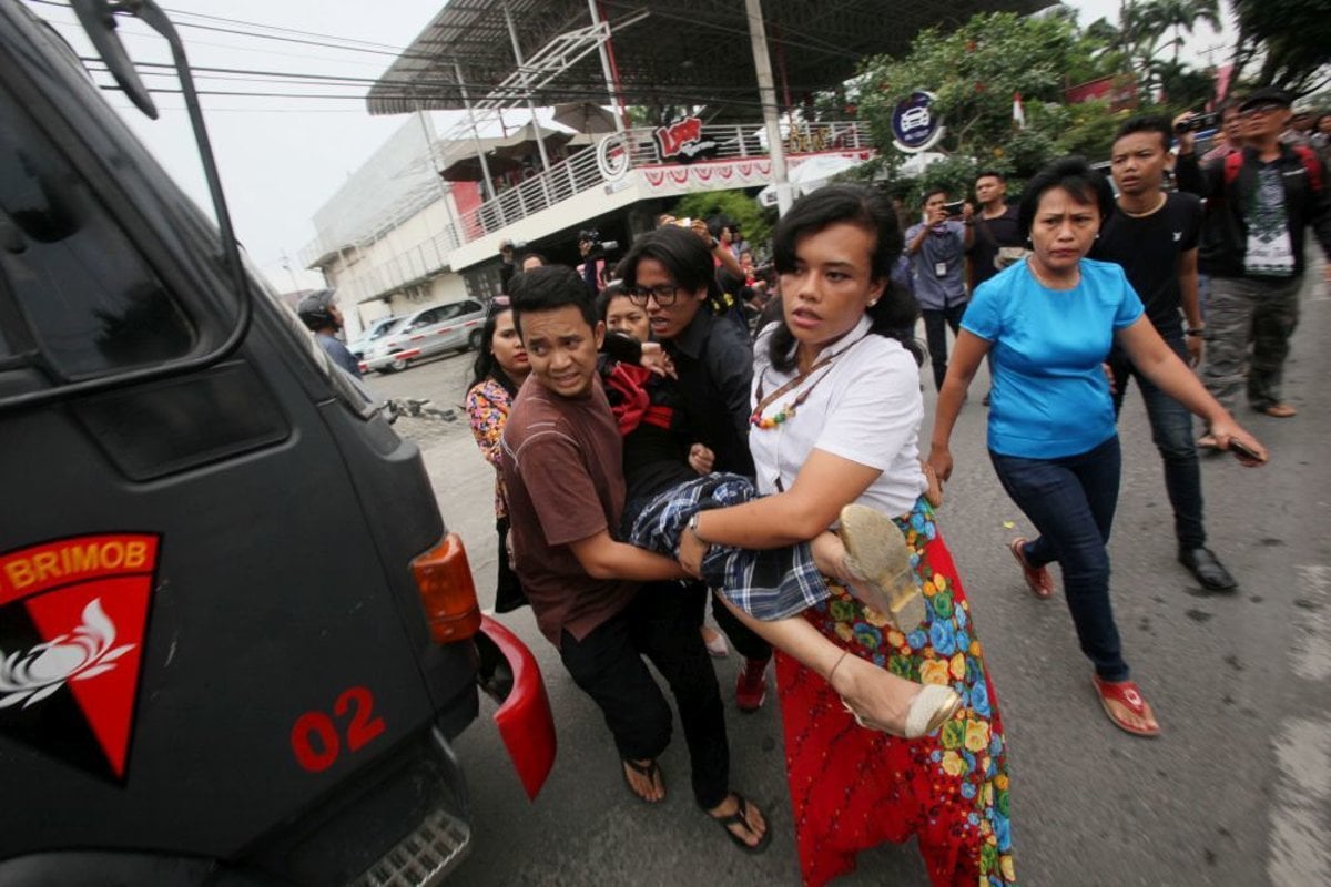 Pocas modlitieb v mesite v Jakarte doslo k vybuchu zranenych je 54 ludi