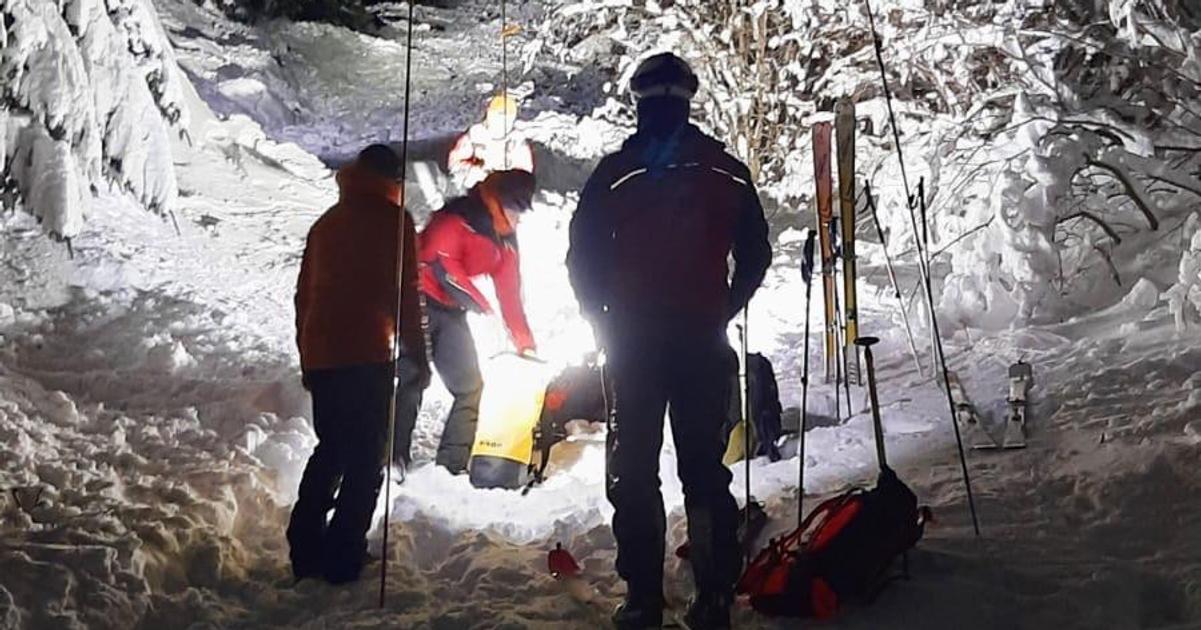 Pod znamou horskou chatou na Dumbieri zahynul turista zasypala ho lavina