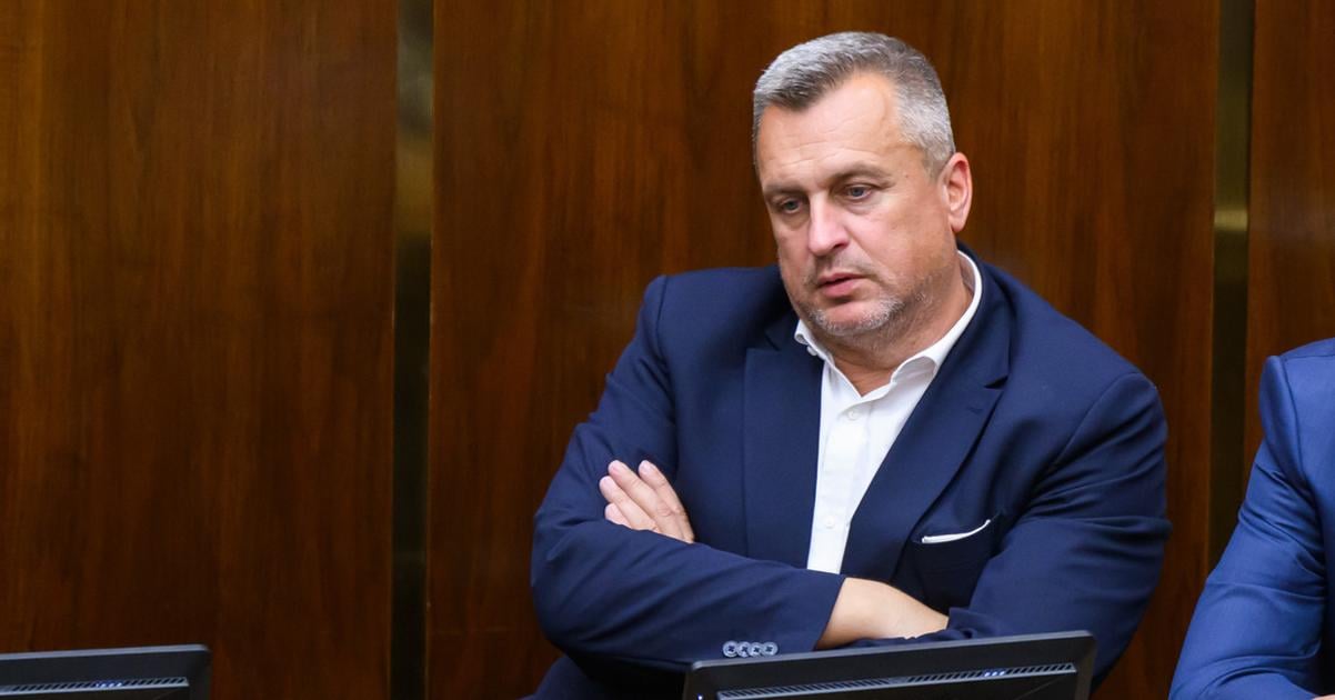 SNS chce zakazat predaj syntetickeho masa