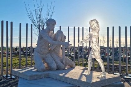 Socha dievcatka z horlaveho epoxidu bez opravy