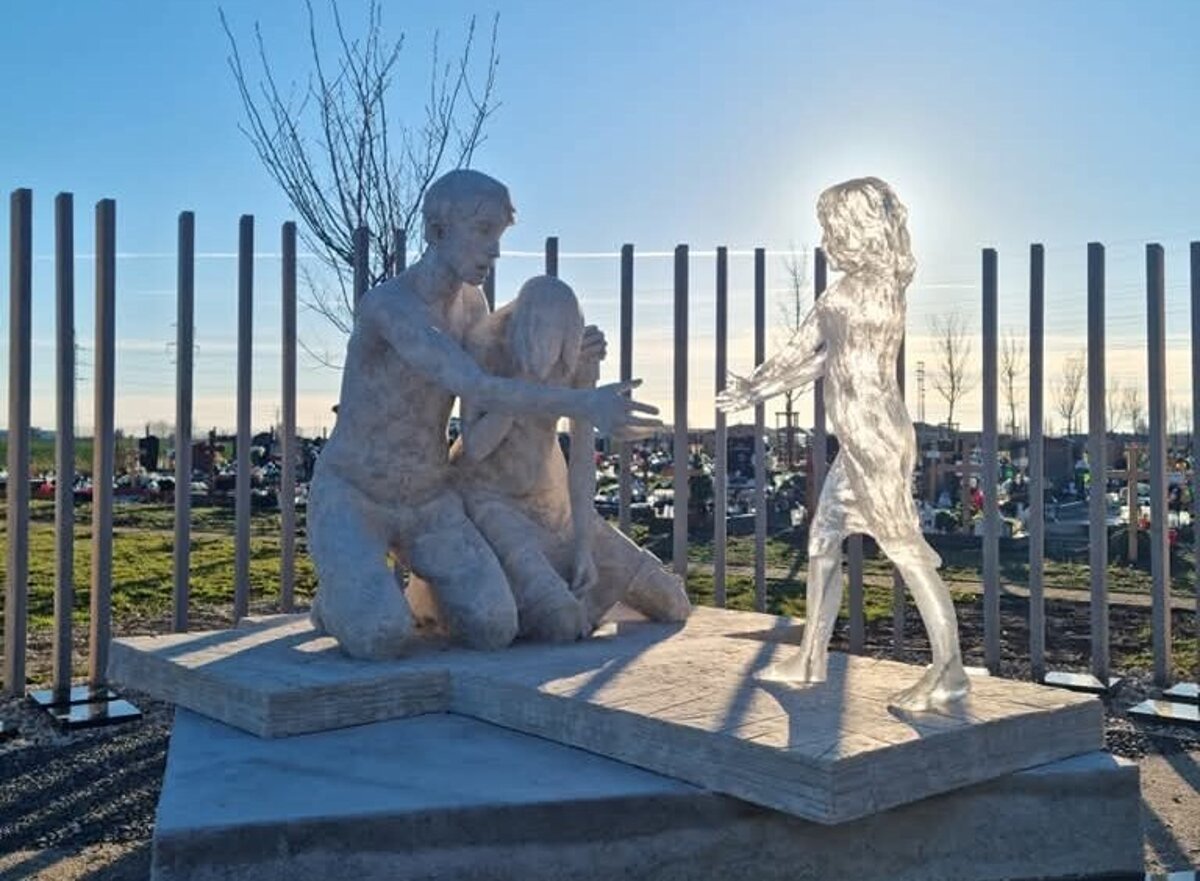 Socha dievcatka z horlaveho epoxidu bez opravy