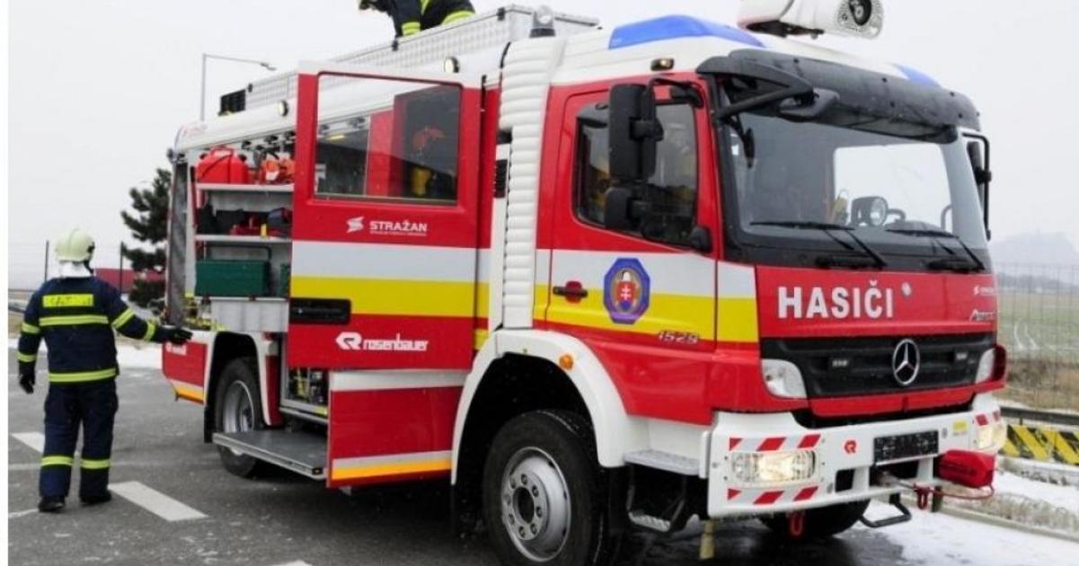 V noci horel rodinny dom v osade v Rakusoch