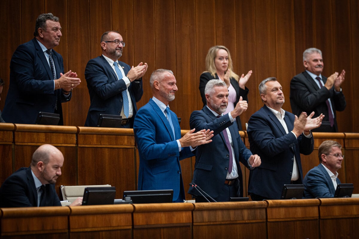 Zacina platit novela ustavy o pohlaviach a rovnosti v odmenovani