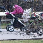 Od roku 2026 rodicom na starostlivost o deti dochodky neznizia