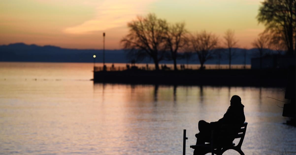 Rozpor ocakavani a reality zvysuje osamelost Vianoce